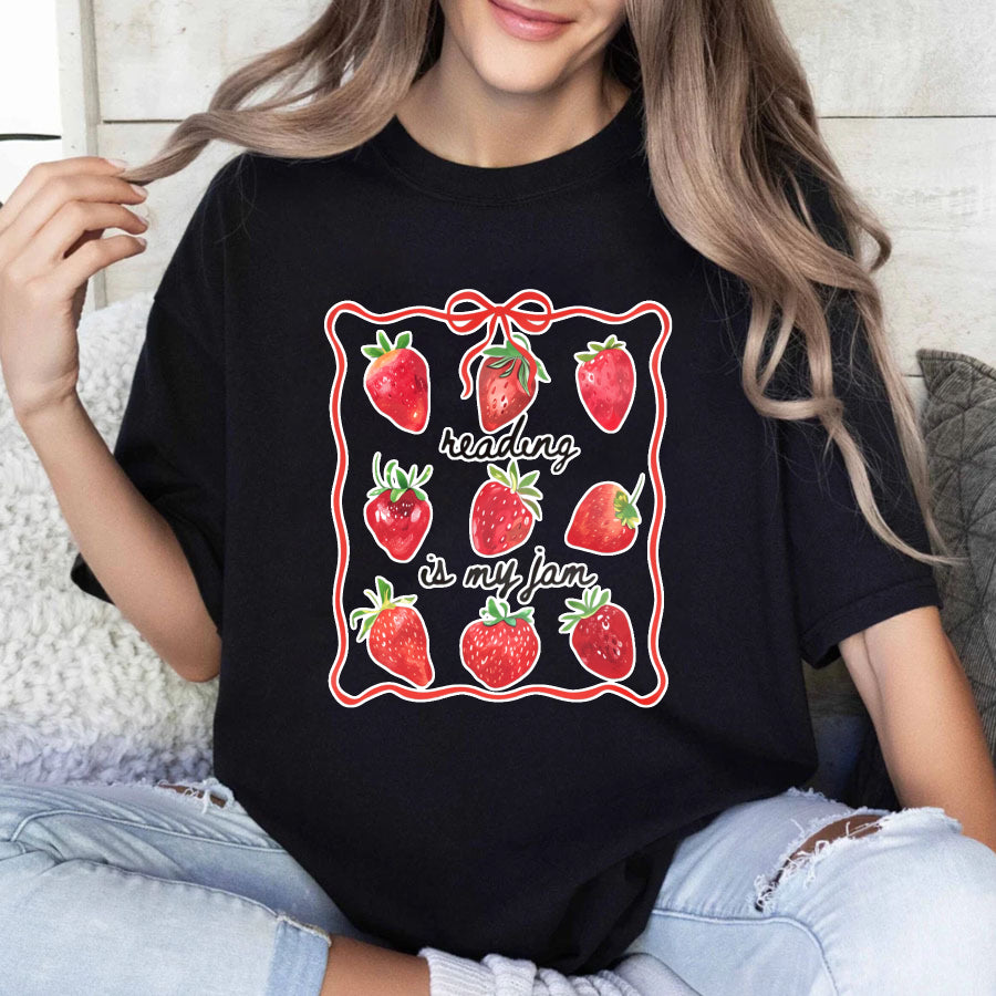 Wardrobecart Strawberries Framed With Reading Is My Jam Text Unisex Classic T-shirt