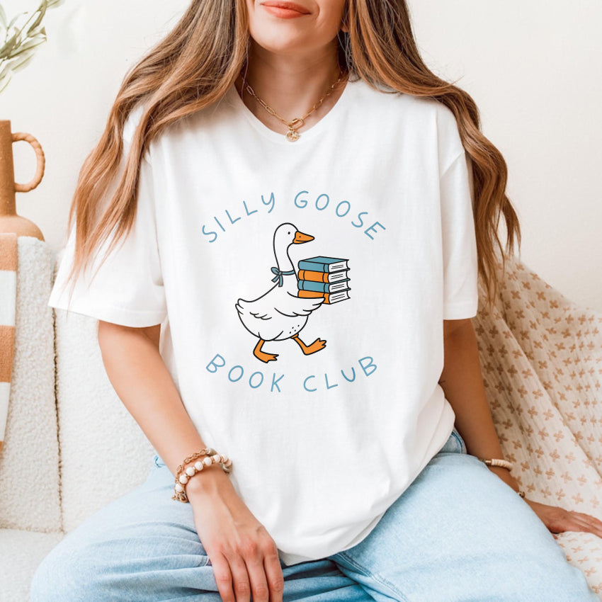 Wardrobecart Silly Goose Book Club Duck With Books Unisex Classic T-shirt