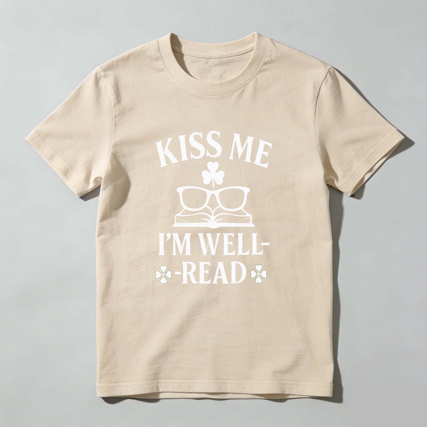 Wardrobecart Kiss Me I'm Well Read Unisex Classic T-shirt