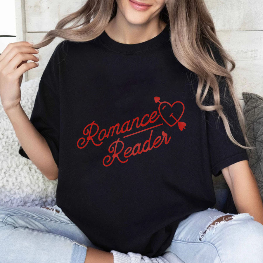 Wardrobecart Romance Reader Heart Arrow Design Unisex Classic T-shirt