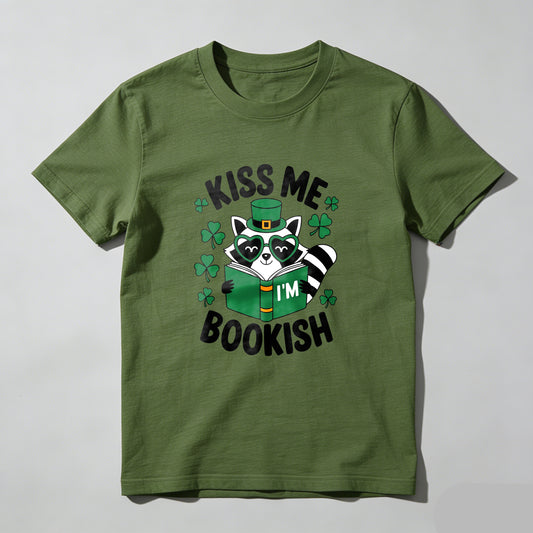 Wardrobecart Kiss Me I'm Bookish Raccoon Reading Unisex Classic T-shirt