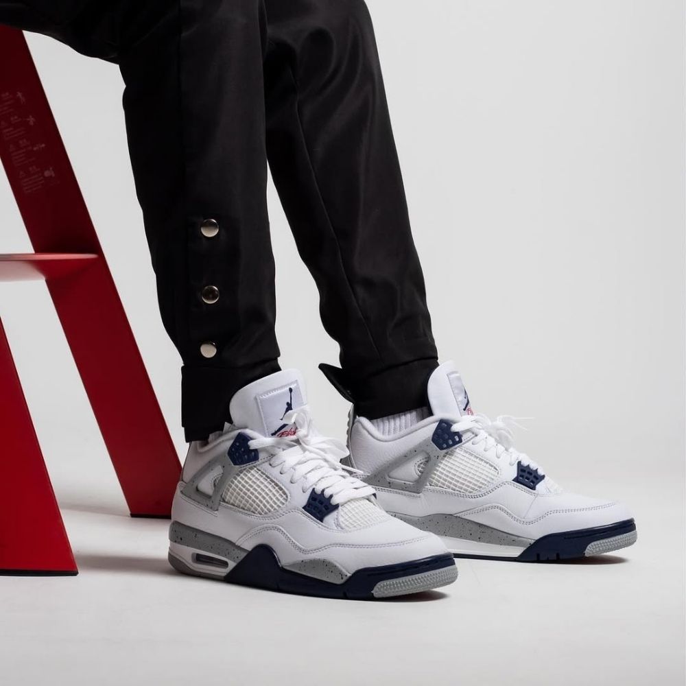 Air Jordan 4 Retro Midnight Navy