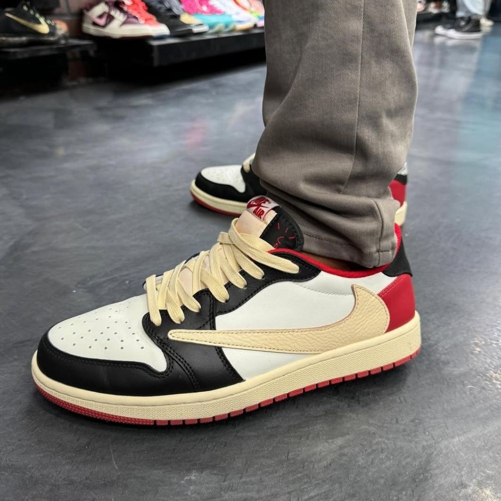 Air Jordan 1 Low X Travis Scott Black Red