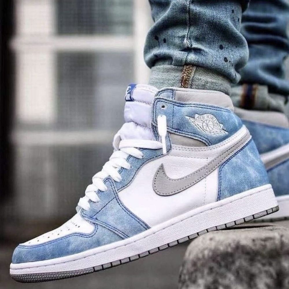 Air Jordan 1 Retro High Hyper Royal Smoke Grey
