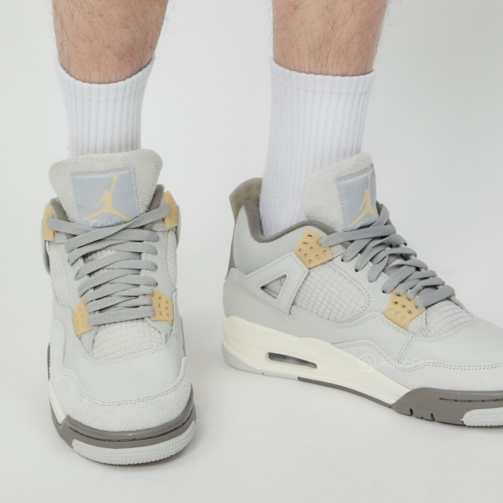 Air Jordan 4 Retro SE Craft Photon Dust