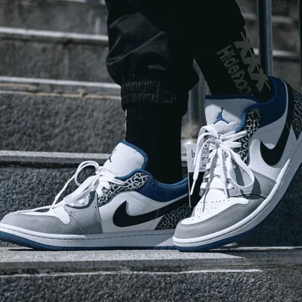 Air Jordan 1 Low SE True Blue