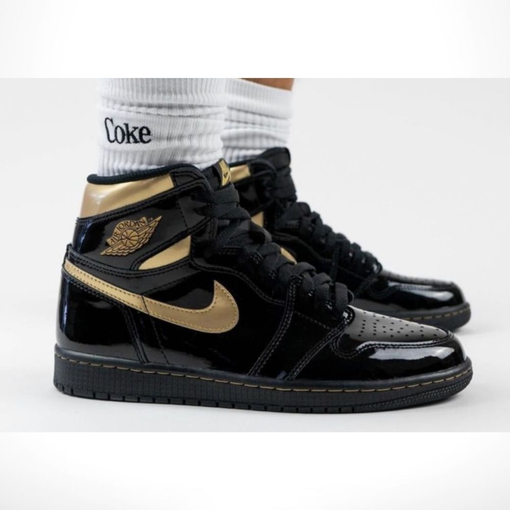 Air Jordan 1 Retro High OG Black Metallic Gold