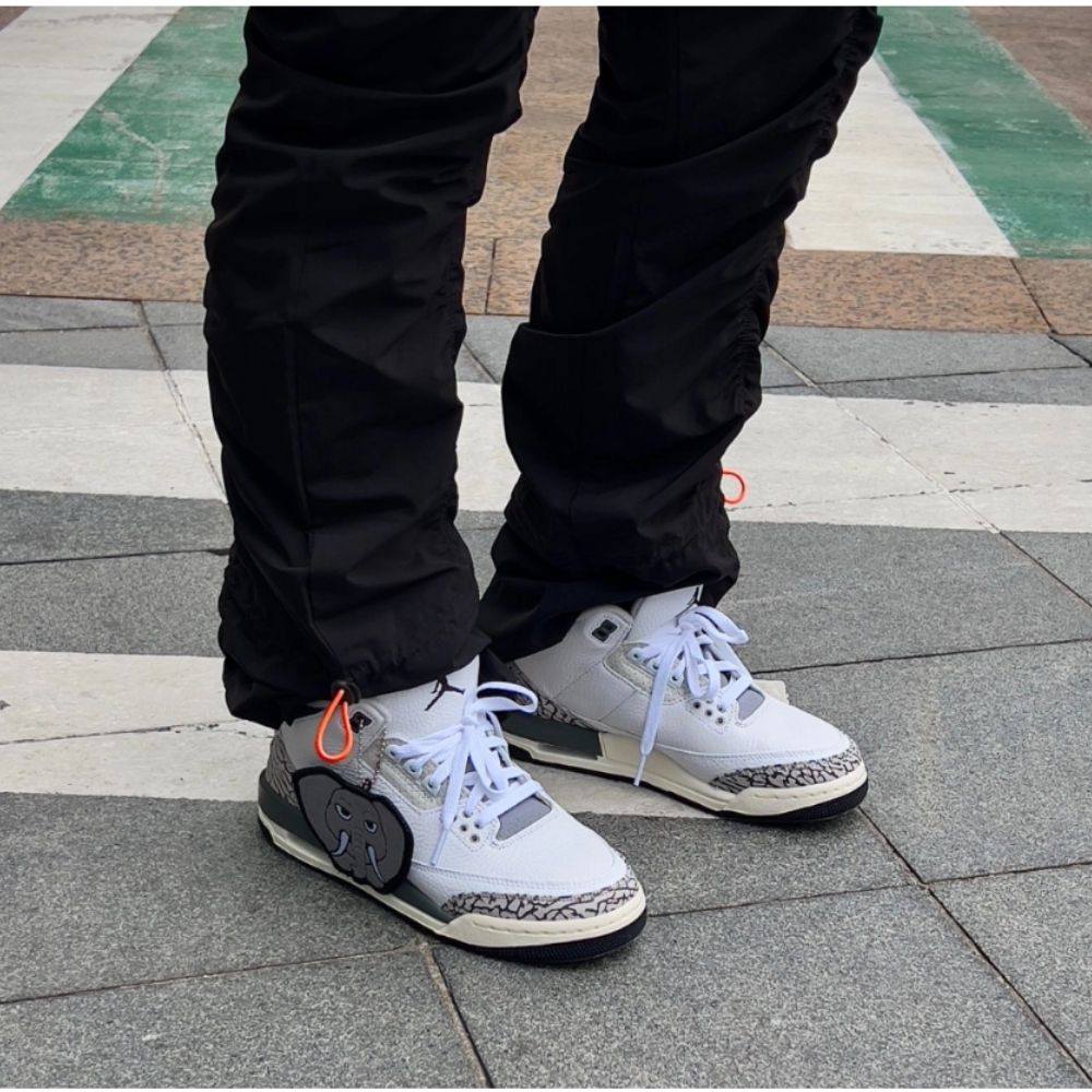 Air Jordan 3 Retro Hide N’ Sneak Light Ash Grey