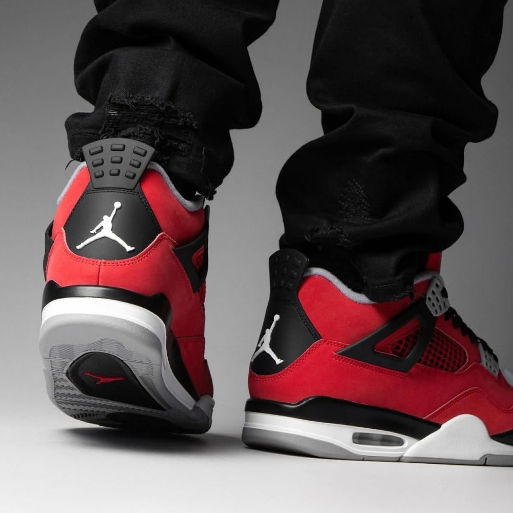 Air Jordan 4 Retro Toro Bravo Fire Red