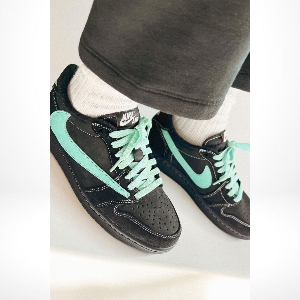 Air Jordan 1 Low x Travis Scott Tiffany Phantom
