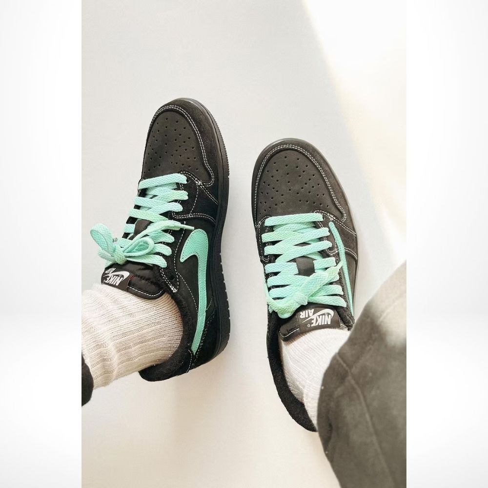 Air Jordan 1 Low x Travis Scott Tiffany Phantom