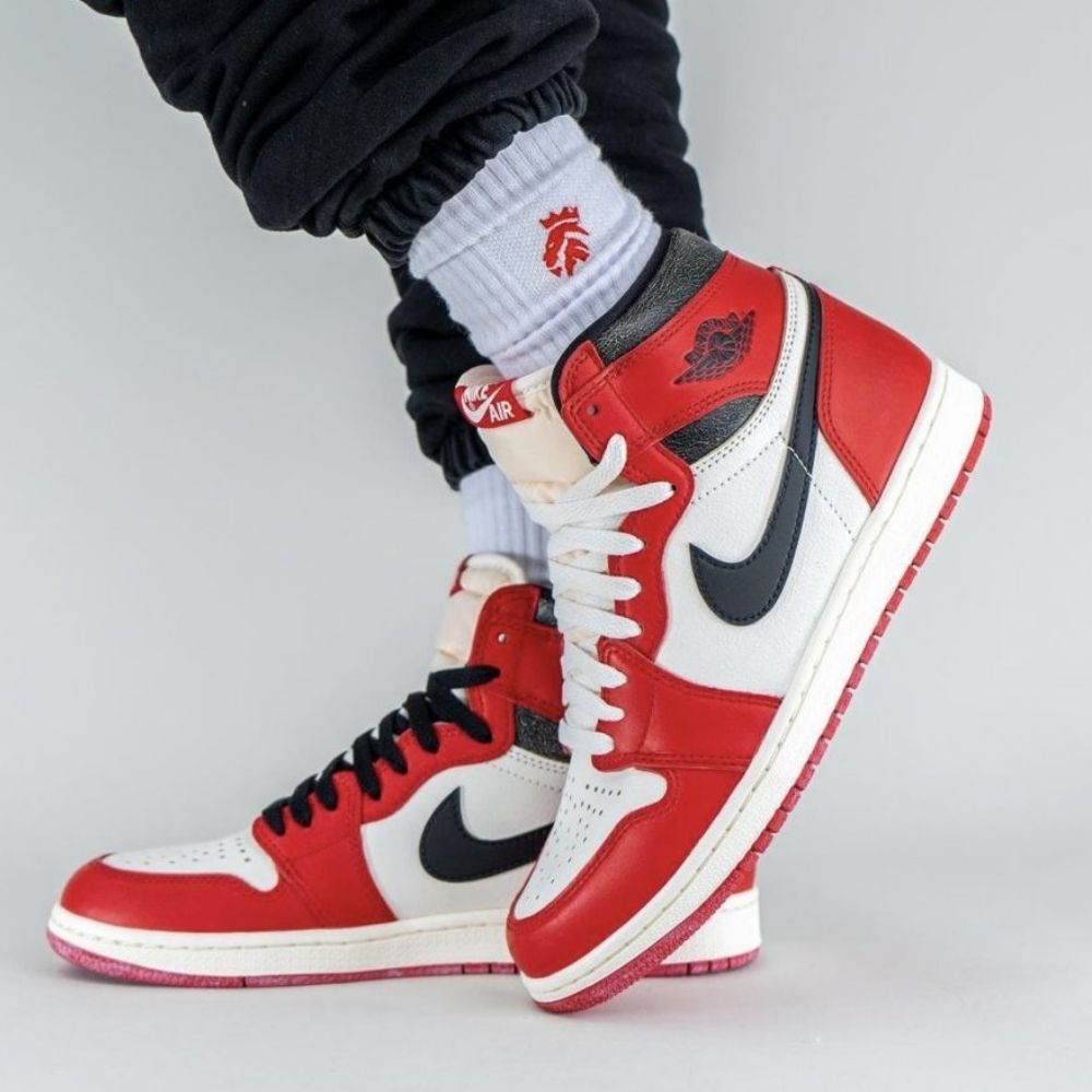Air Jordan 1 Retro High OG Chicago Lost n Found Red