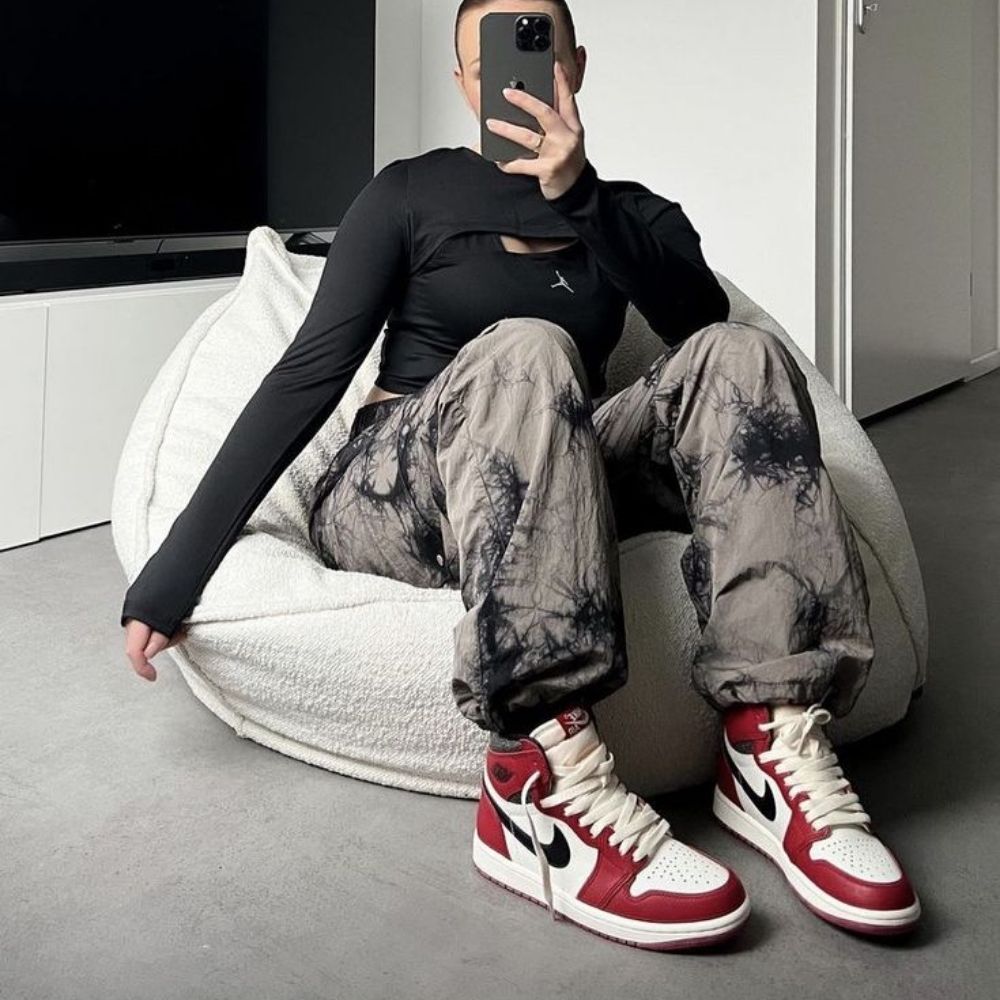 Air Jordan 1 Retro High OG Chicago Lost n Found Red