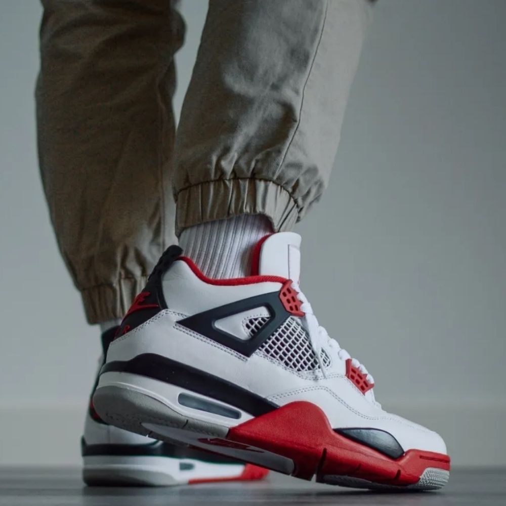 Air Jordan 4 Retro OG Fire Red 2020