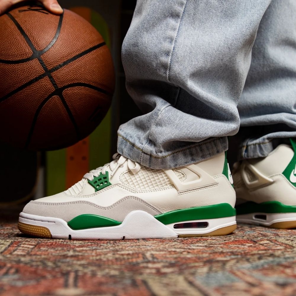 Air Jordan 4 Retro SP x Nike SB  Pine Green