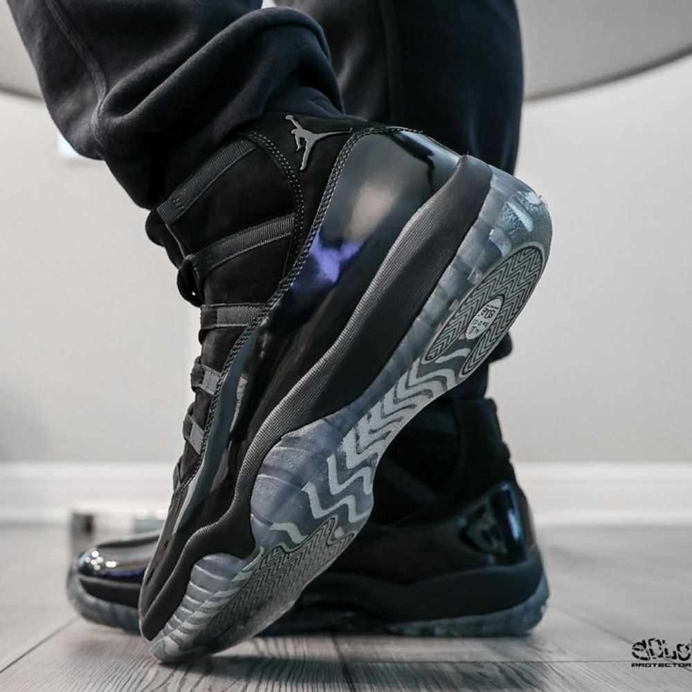 Air Jordan 11 Retro Cap and Gown