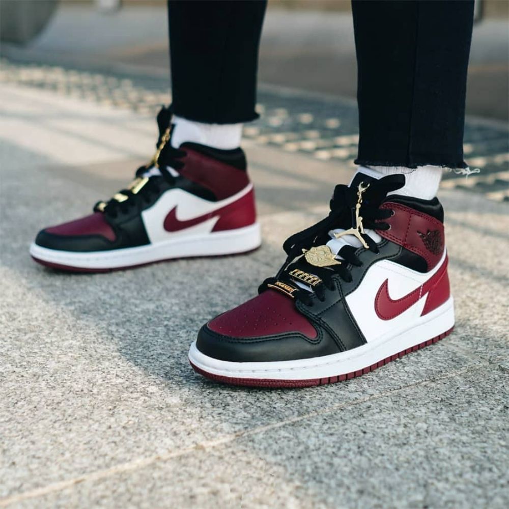 Air Jordan 1 Mid SE Gold Pendants