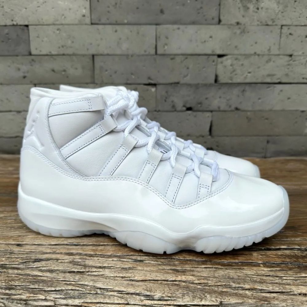 Air Jordan 11 Comme des Garçons Homme Plus White