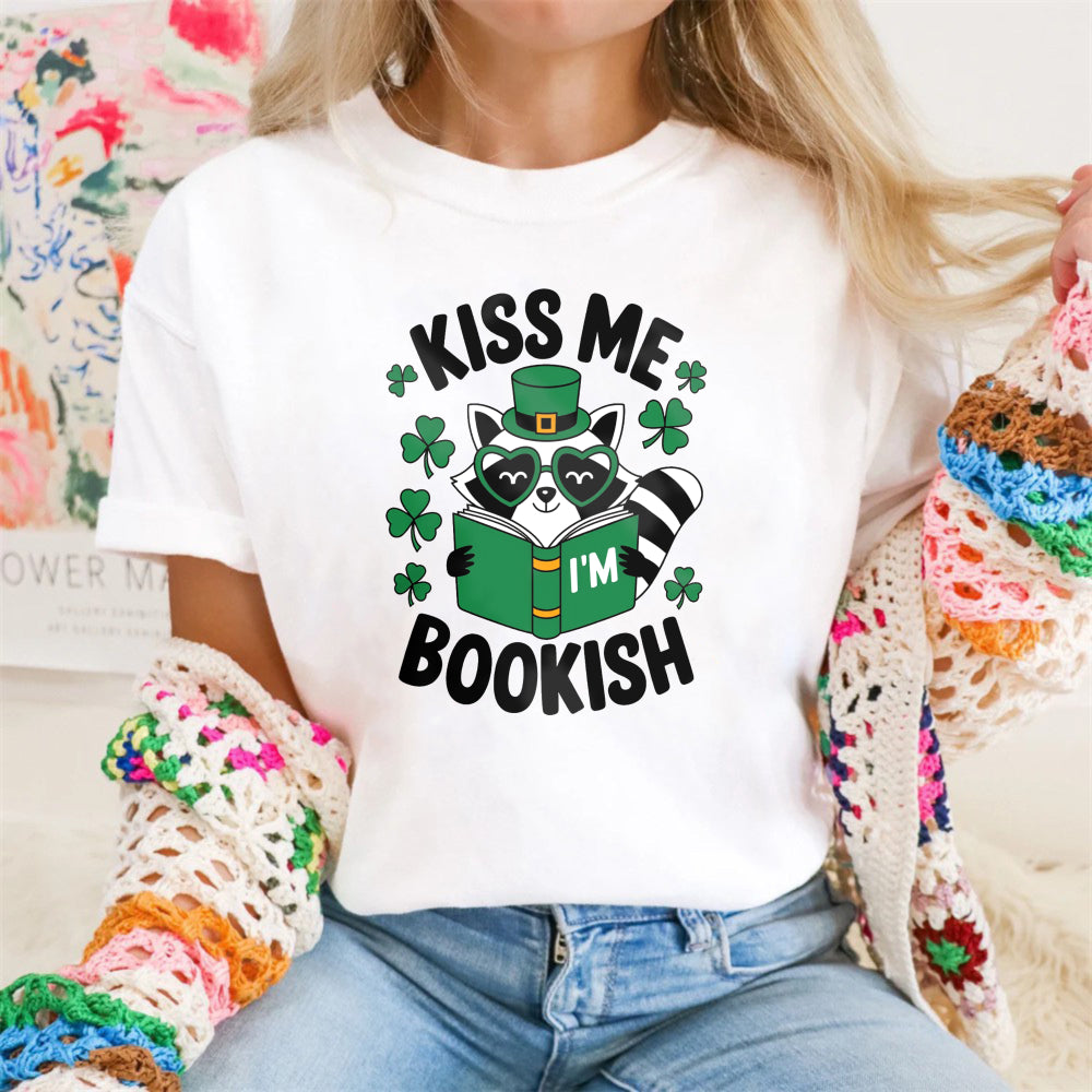 Wardrobecart Kiss Me I'm Bookish Raccoon Reading Unisex Classic T-shirt