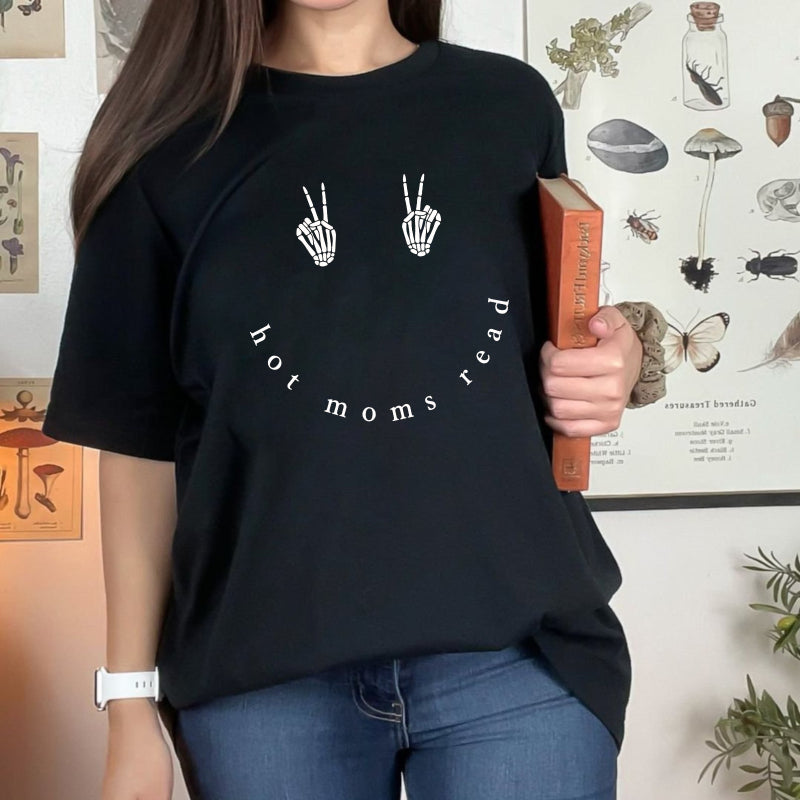Wardrobecart Peace Sign Hands Hot Moms Read Unisex Classic T-shirt