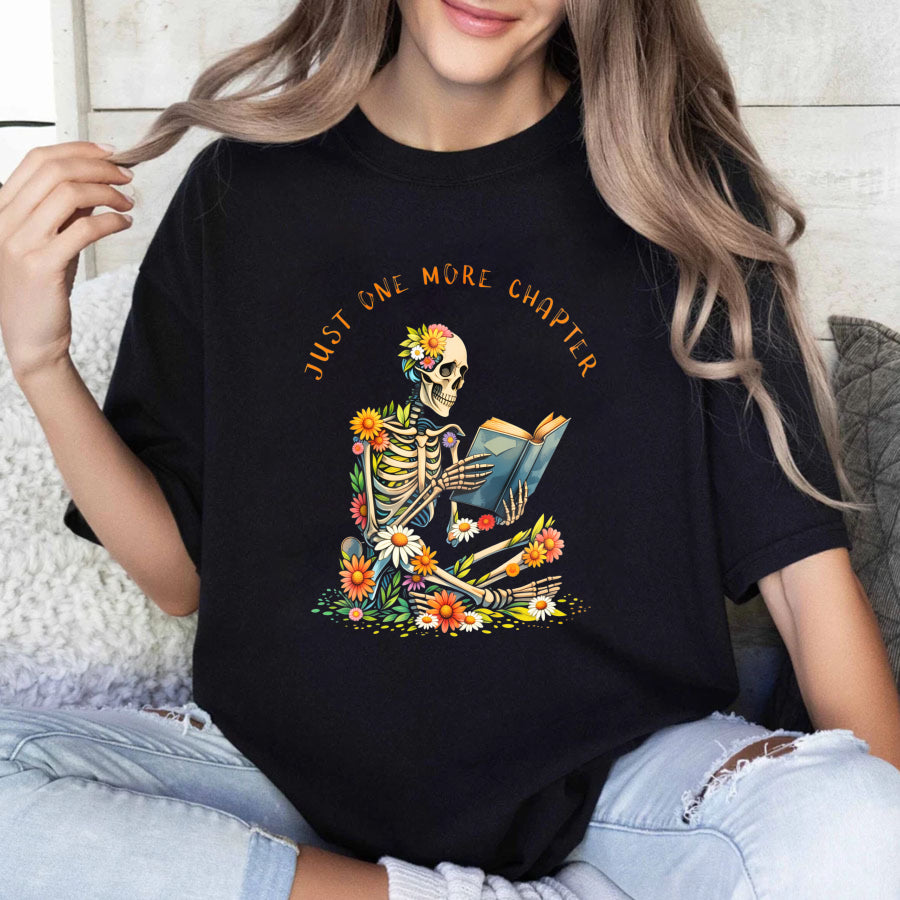 Wardrobecart Skeleton Reading Book With Flowers Unisex Classic T-shirt