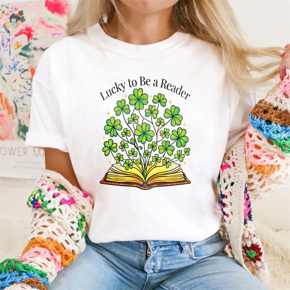 Wardrobecart Lucky To Be A Reader Book With Clovers Unisex Classic T-shirt