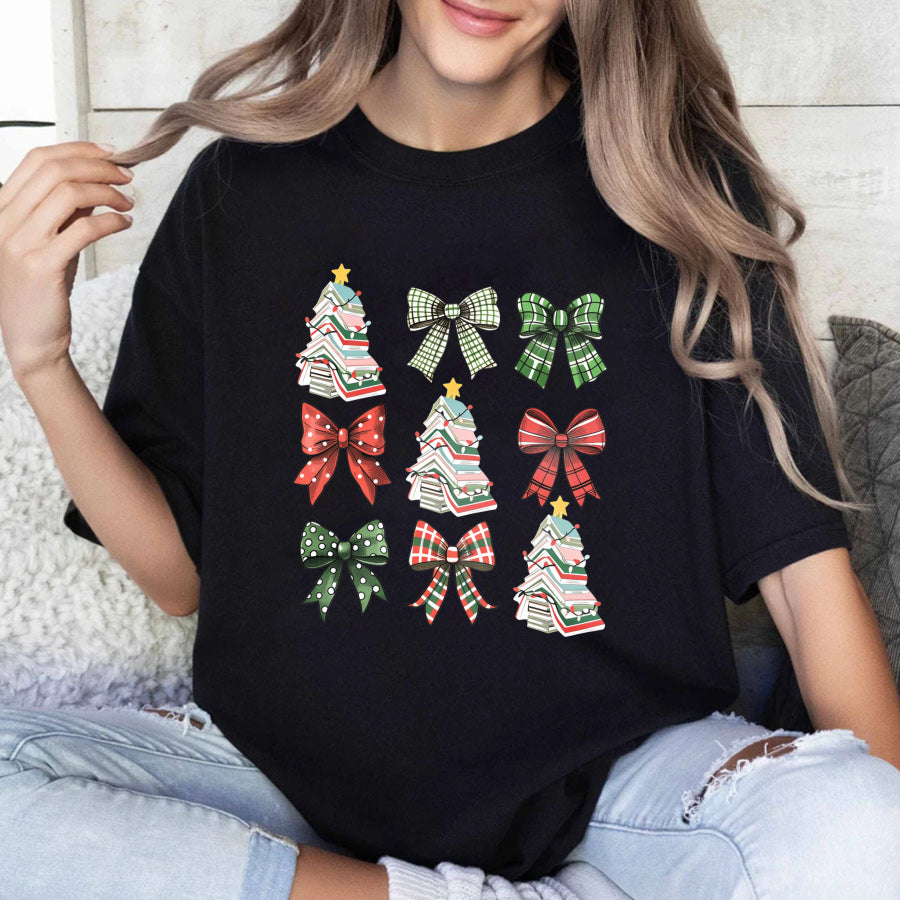 Wardrobecart Christmas Trees And Plaid Bows Pattern Unisex Classic T-shirt