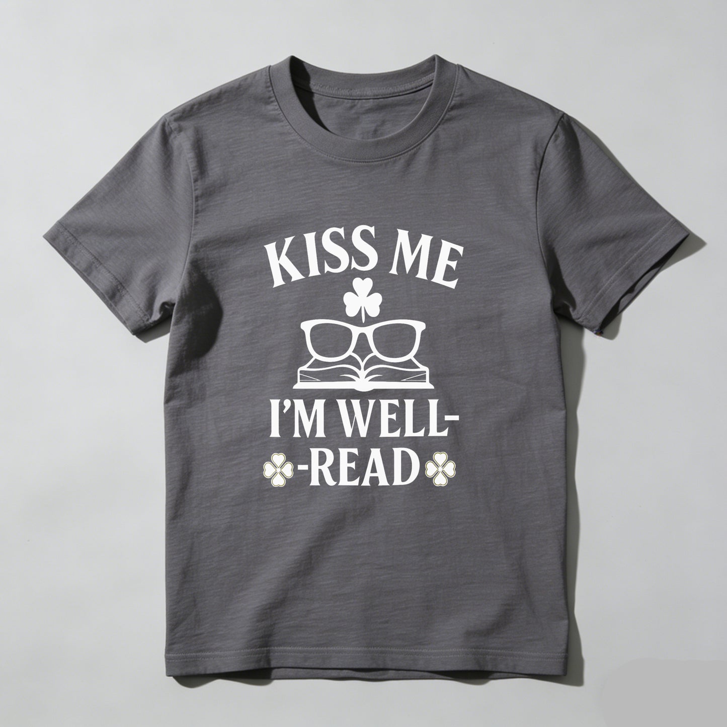 Wardrobecart Kiss Me I'm Well Read Unisex Classic T-shirt